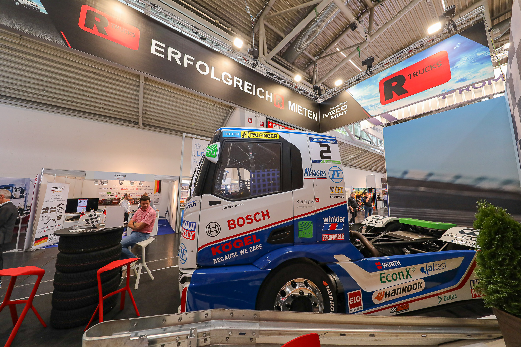 LKW auf Messestand von R-Trucks