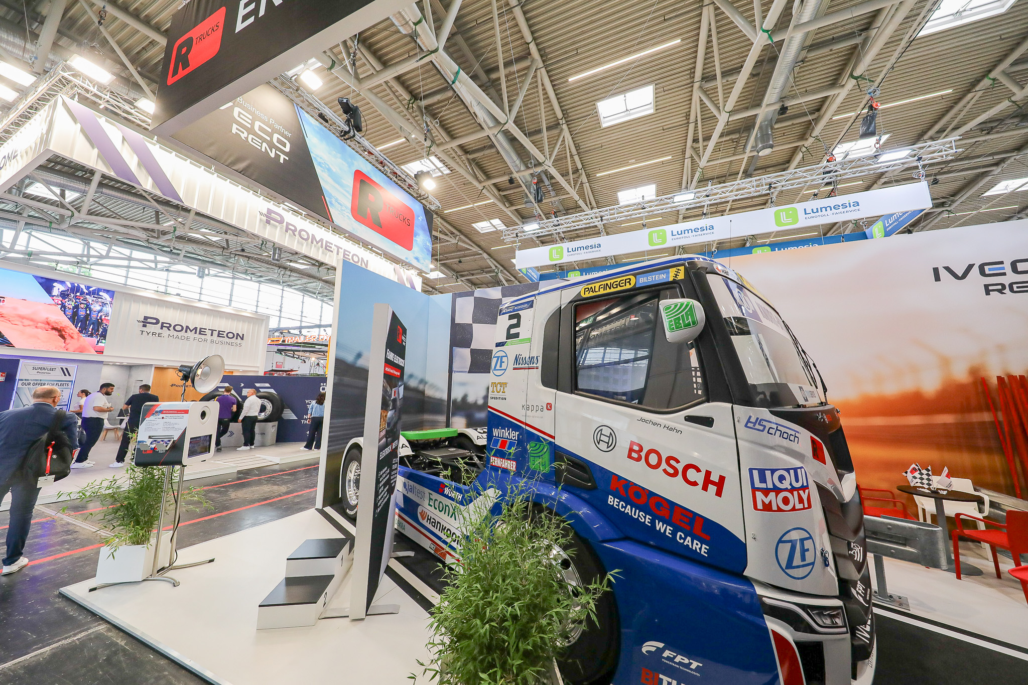 LKW auf Messestand von R-Trucks
